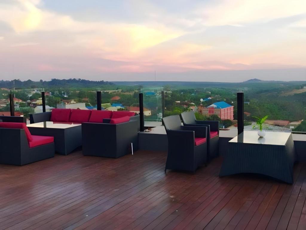 Yeak Loam Hotel Banlung Exterior foto